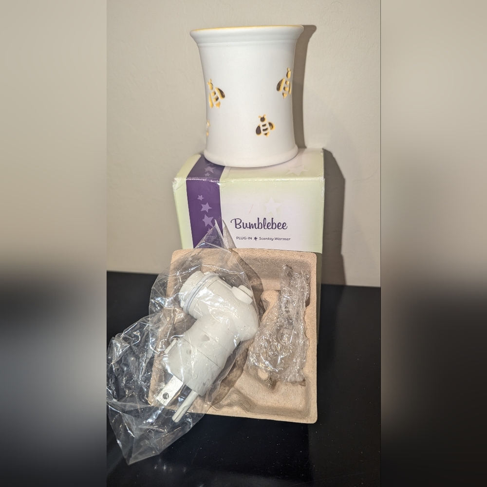 Scentsy Bumblebee Plug-In Warmer